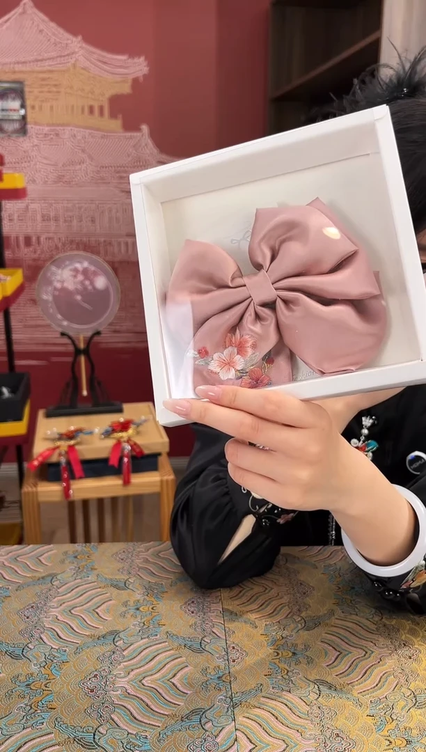 【闪购商品】刺绣苏绣桑蚕丝手工绣刺绣弹簧夹