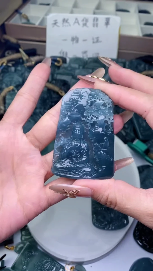 颈饰未镶嵌翡翠