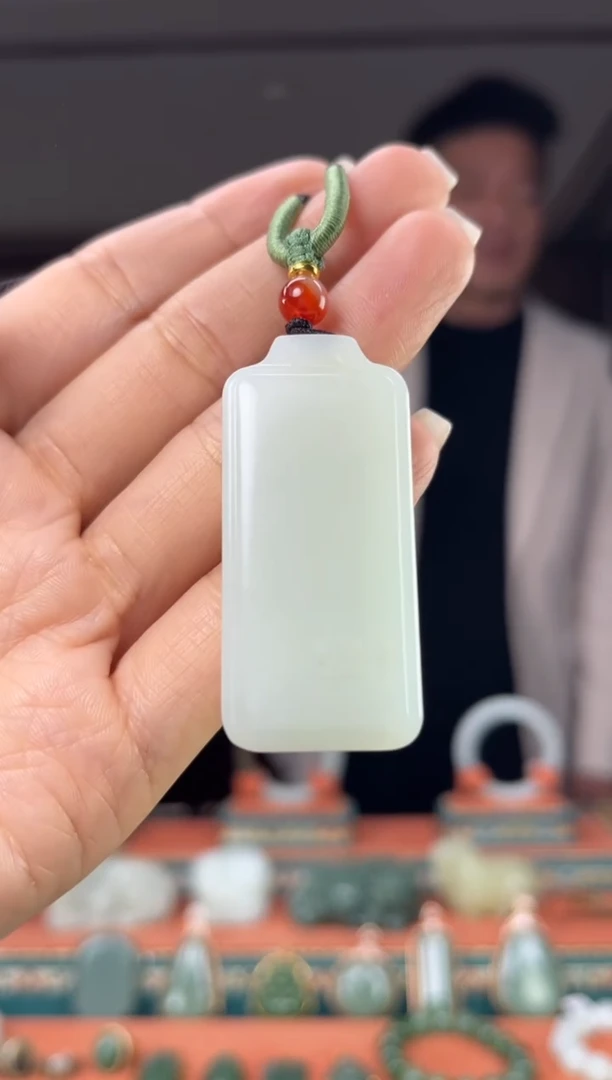 颈饰未镶嵌和田玉佩佩