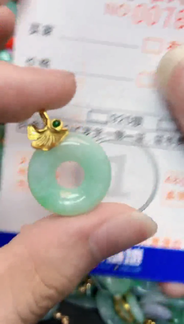 翡翠未镶嵌颈饰        1