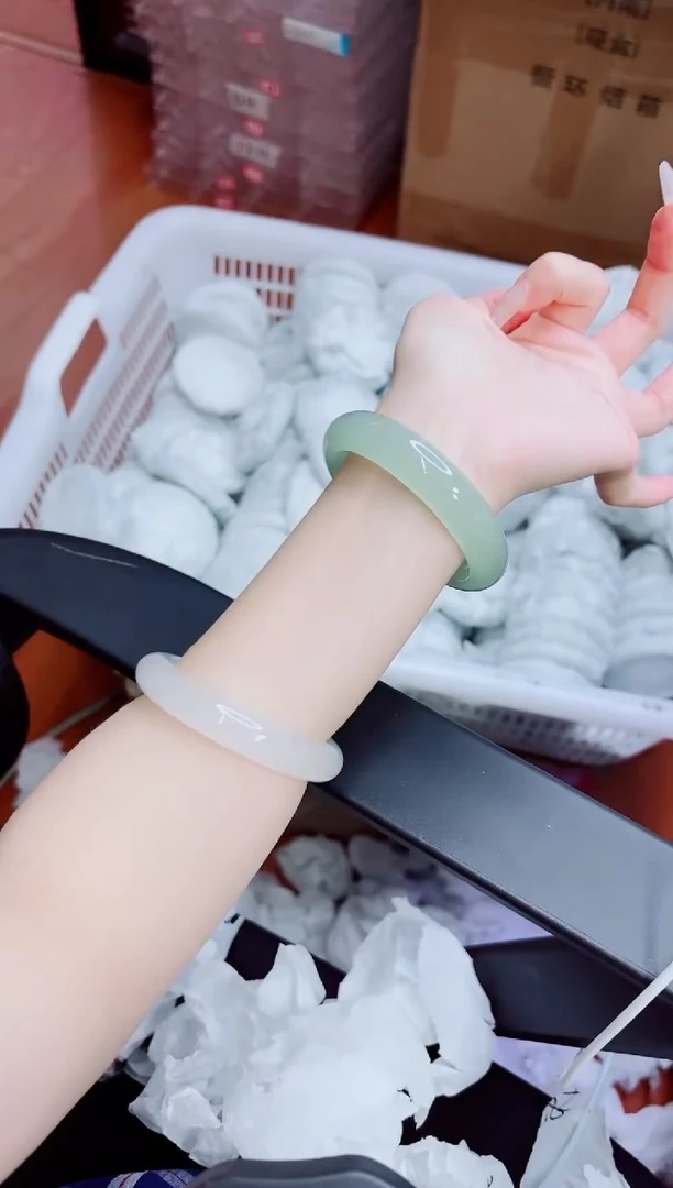 石英质玉手镯未镶嵌157/60.3