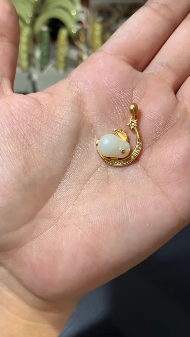 颈饰未镶嵌和田玉晶*白玉小兔子吊坠微色差