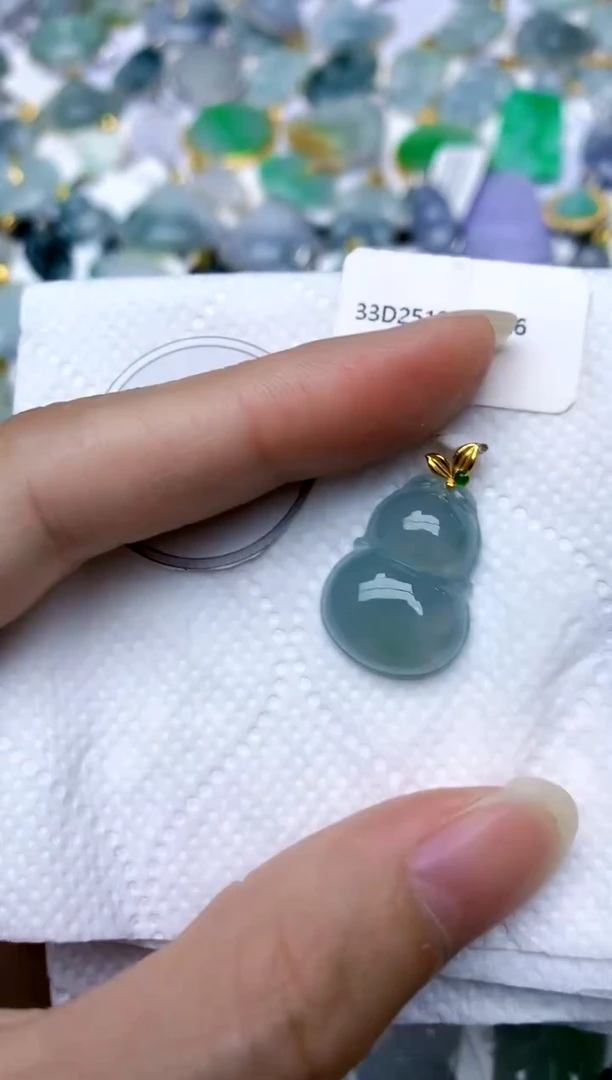 颈饰18K金镶嵌翡翠天然A货翡翠