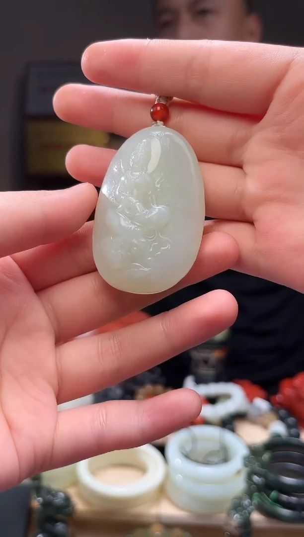 颈饰未镶嵌和田玉吊坠