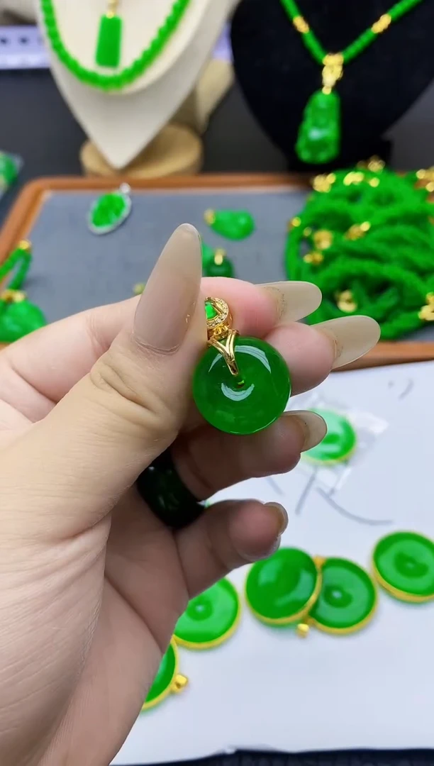 吊坠(不含链)未镶嵌翡翠..
