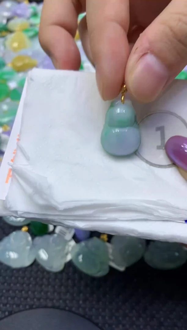 颈饰未镶嵌翡翠天然缅甸翡翠A货1