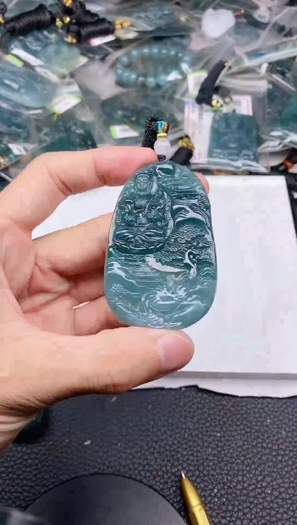 颈饰未镶嵌翡翠