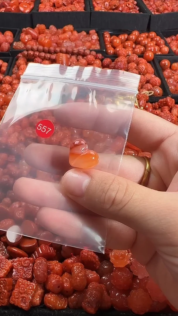 颈饰未镶嵌南红玛瑙1