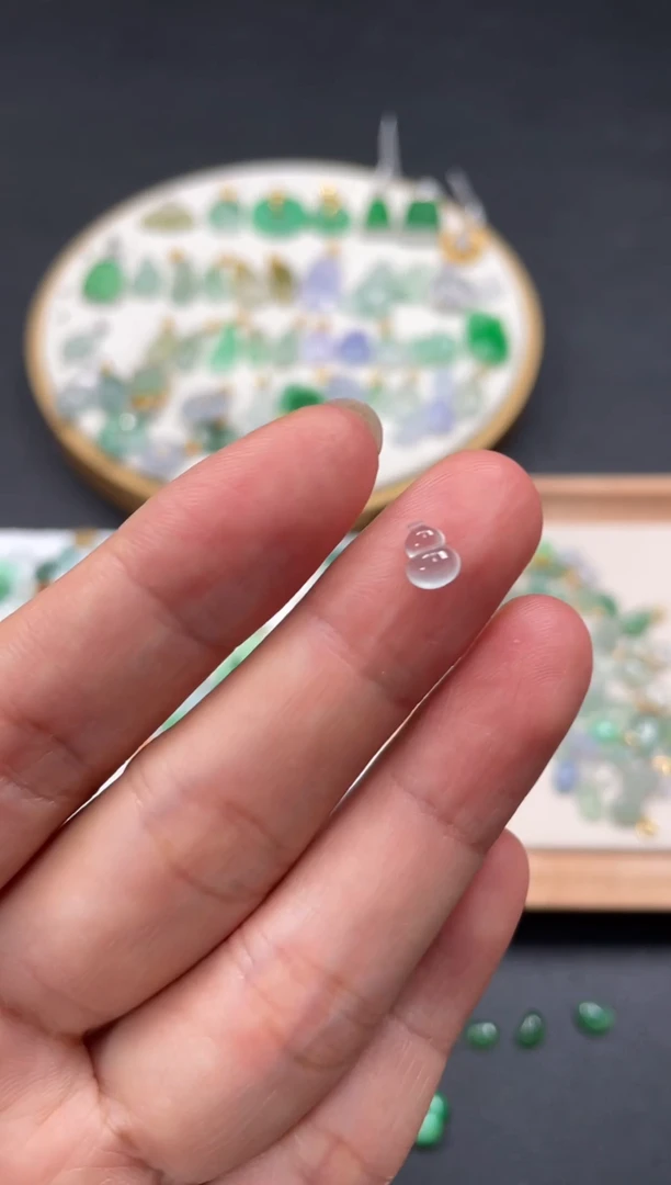 吊坠(不含链)18K金镶嵌翡翠一个JK162
