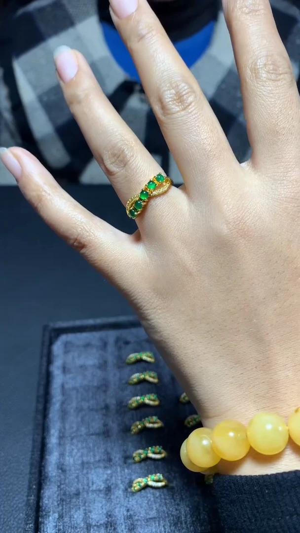 未镶嵌戒指翡翠《多样性发一》