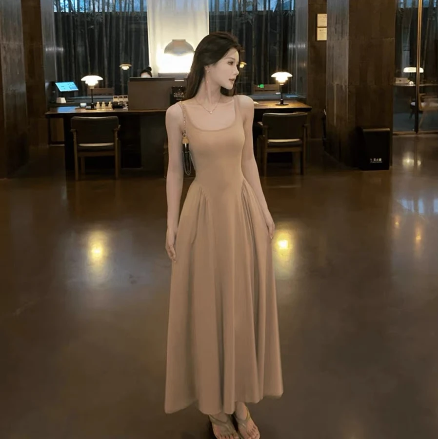 多米.方领宽肩褶皱掐腰口袋设计感大A摆连衣裙