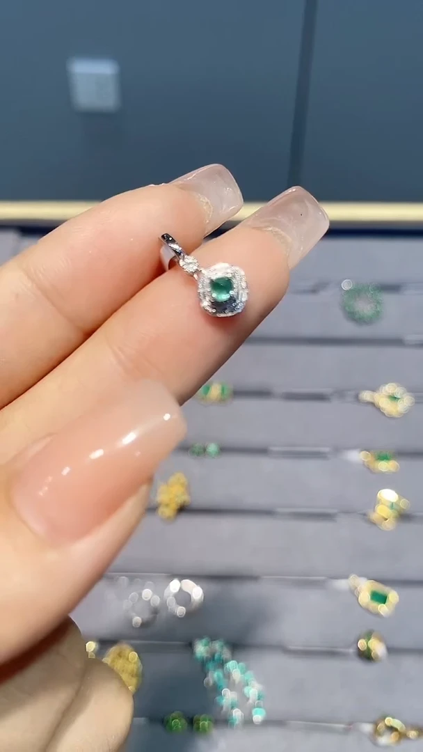 18K金镶嵌吊坠(不含链)祖母绿吊坠