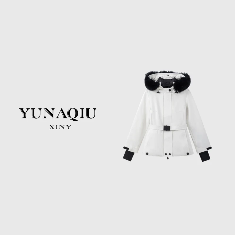 YUNAQIU 秋冬白色简约滑雪系列高定毛领保暖腰带款鹅绒服-8711