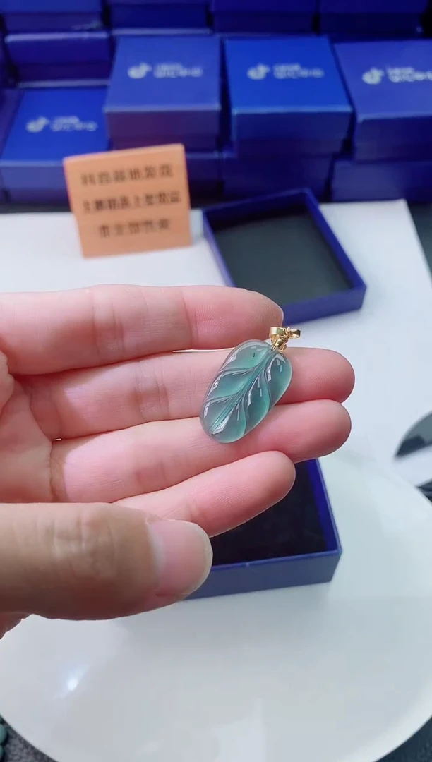 翡翠未镶嵌颈饰1111111111