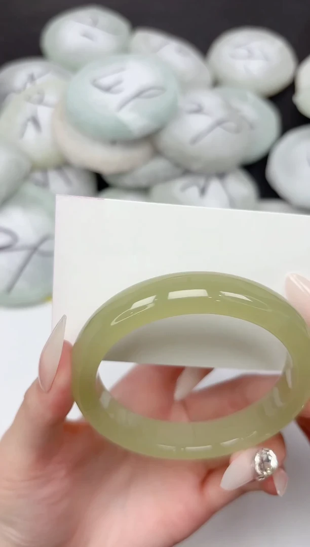 未镶嵌手镯石英质玉255-60.6