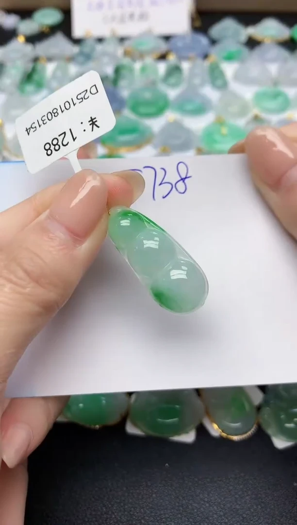 颈饰18K金镶嵌翡翠 天然缅甸A货翡翠百元以上9元证书费自理