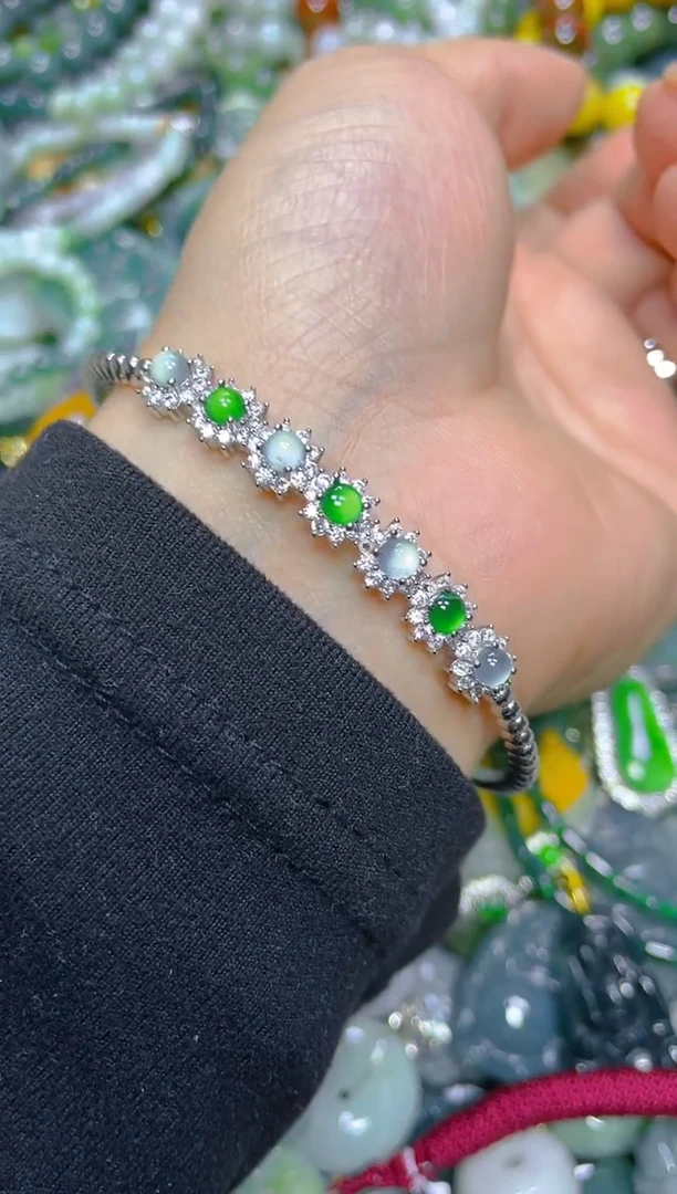 颈饰未镶嵌翡翠/F/翡翠A货，一件也是批发价