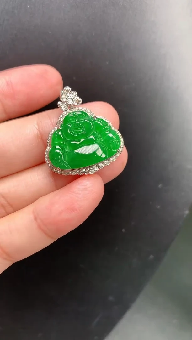 翡翠18K金镶嵌颈饰佛