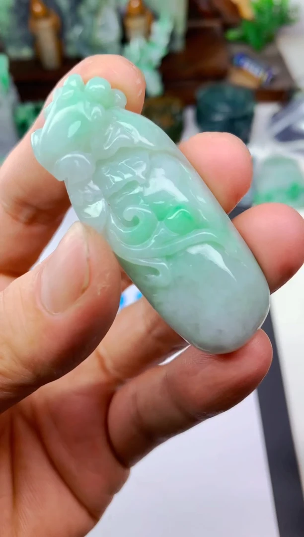 颈饰未镶嵌翡翠摆**生挂件