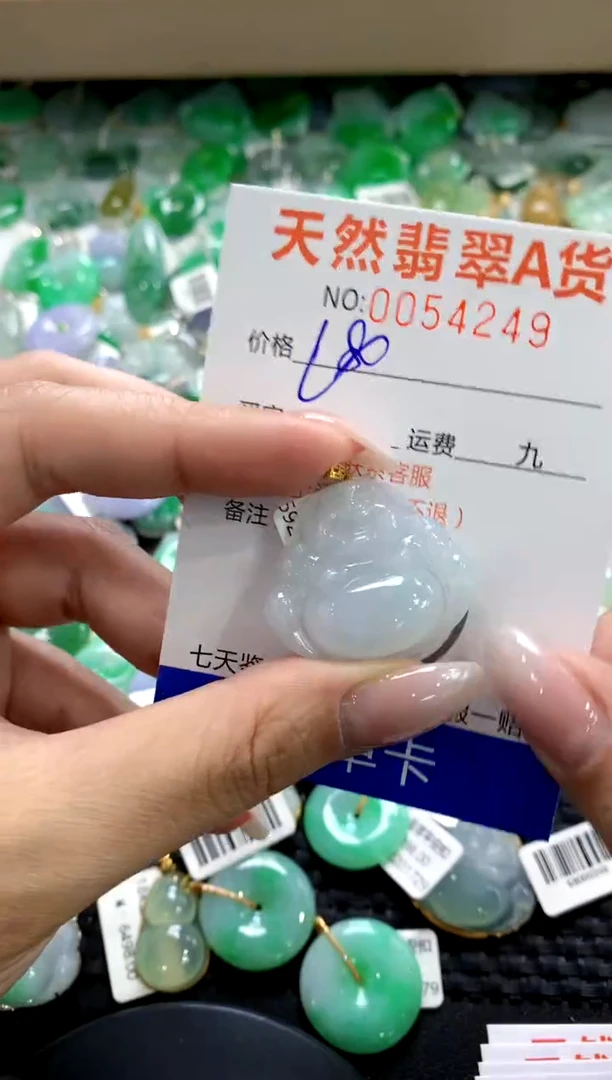 翡翠18K金镶嵌颈饰1111111111111111