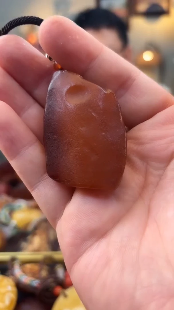 未镶嵌颈饰琥珀吊坠