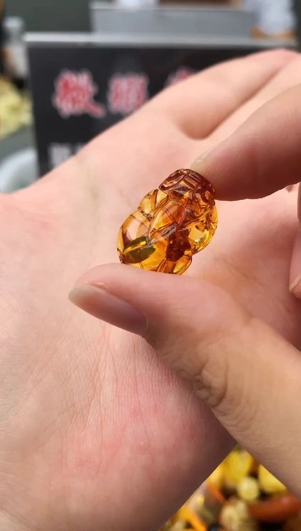 未镶嵌琥珀珠宝奇石102