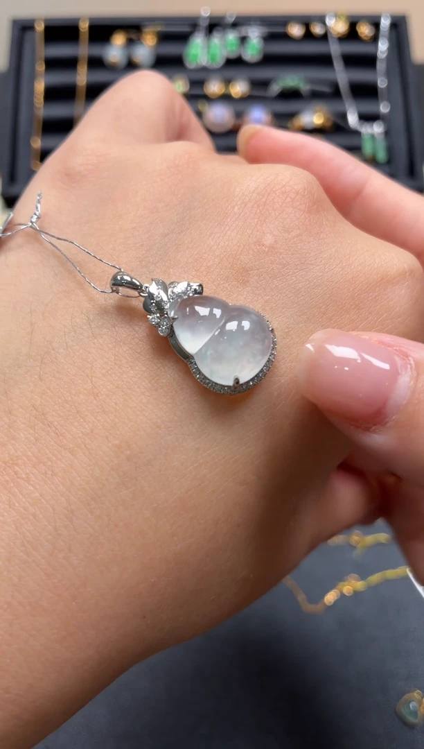 翡翠18K金镶嵌颈饰天然翡翠A货