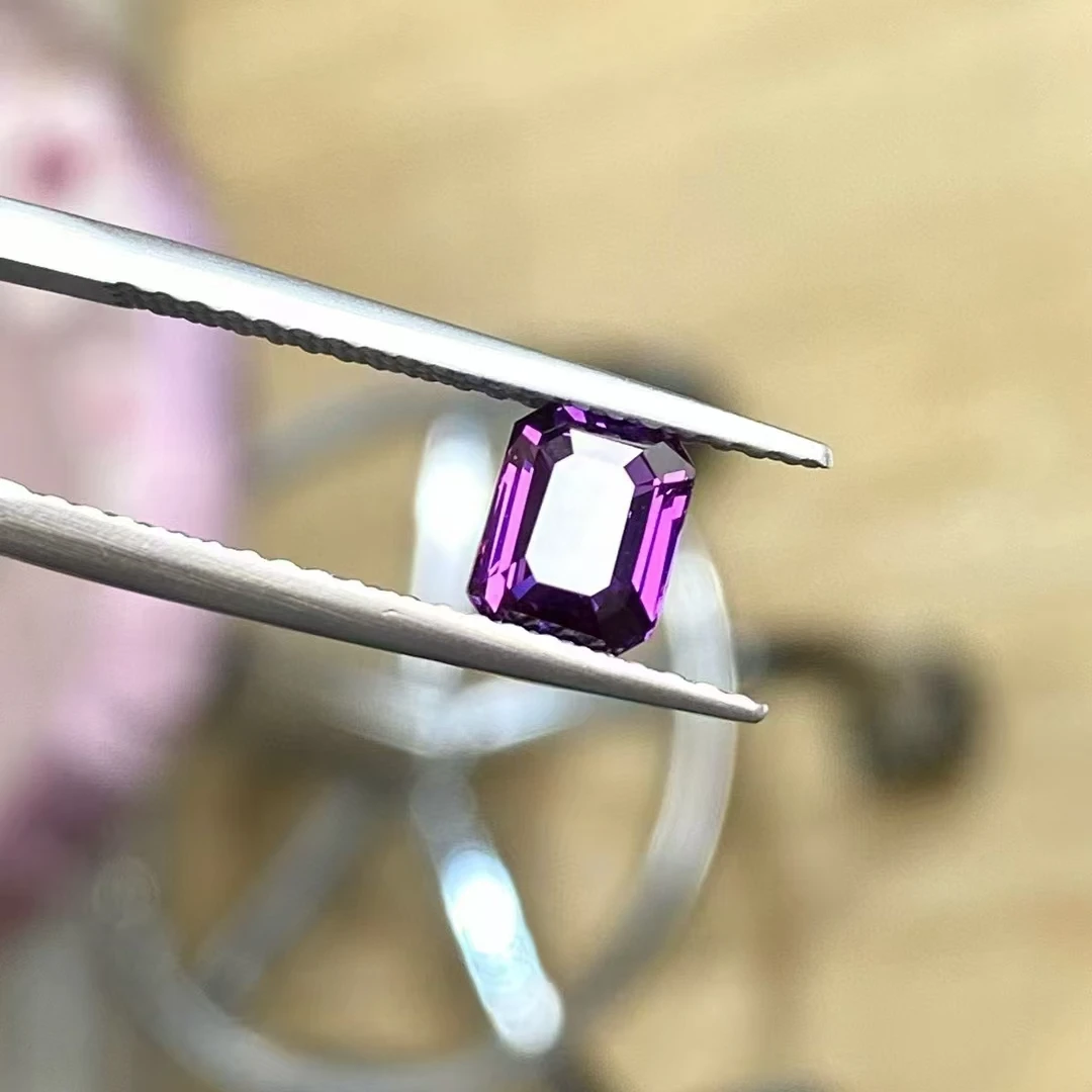 无烧紫色斯里兰卡蓝宝石，颜色浓郁火彩靓丽1.5ct