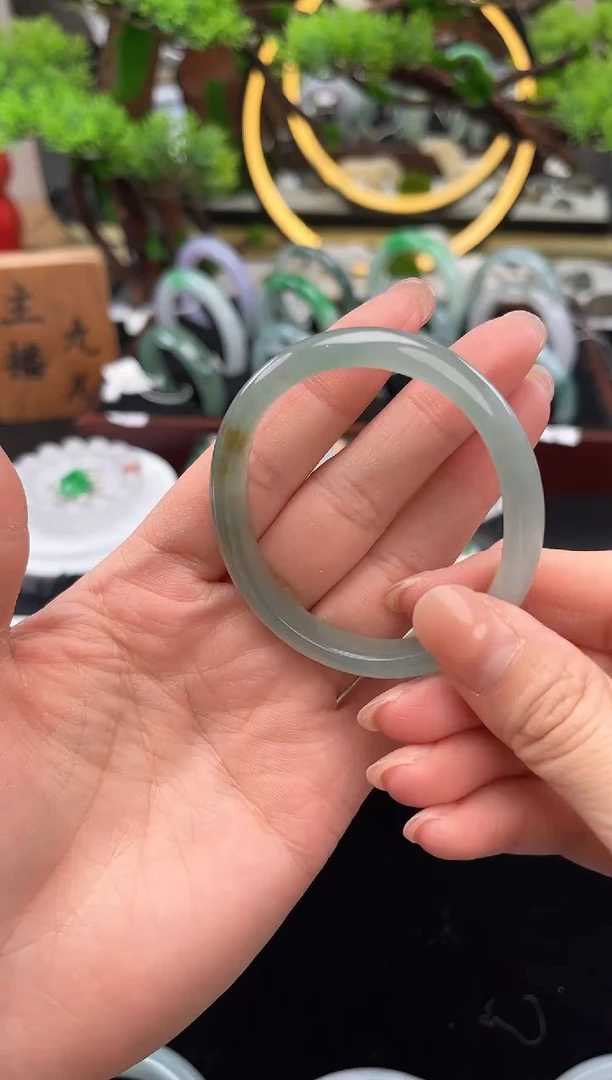 未镶嵌手镯翡翠手镯