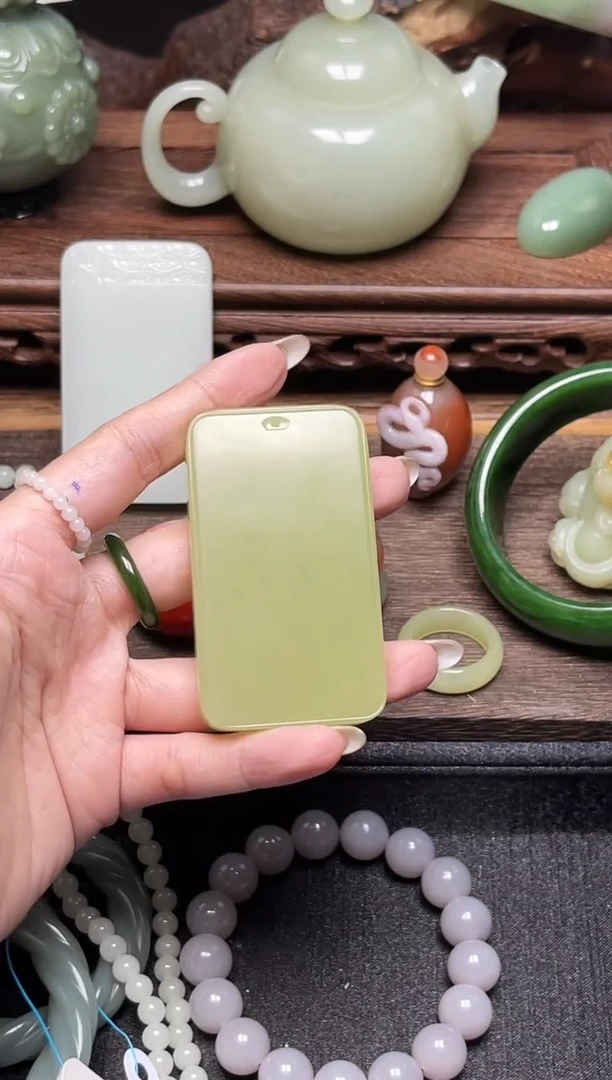 和田玉未镶嵌吊坠(不含链)若羌黄口 无事牌