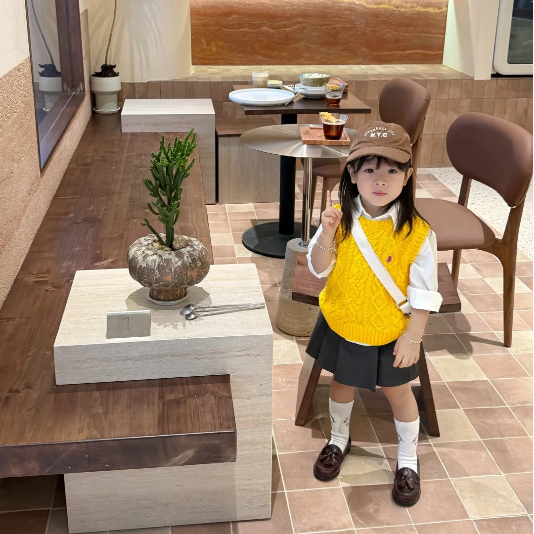 壹妈韩版童装女童秋装新款洋气儿童黄色针织马甲衬衫百褶裙