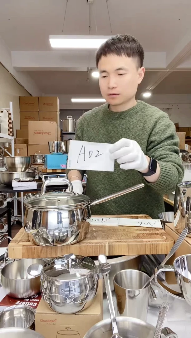 【闪购商品】A02 微瑕16cm鼓形奶锅