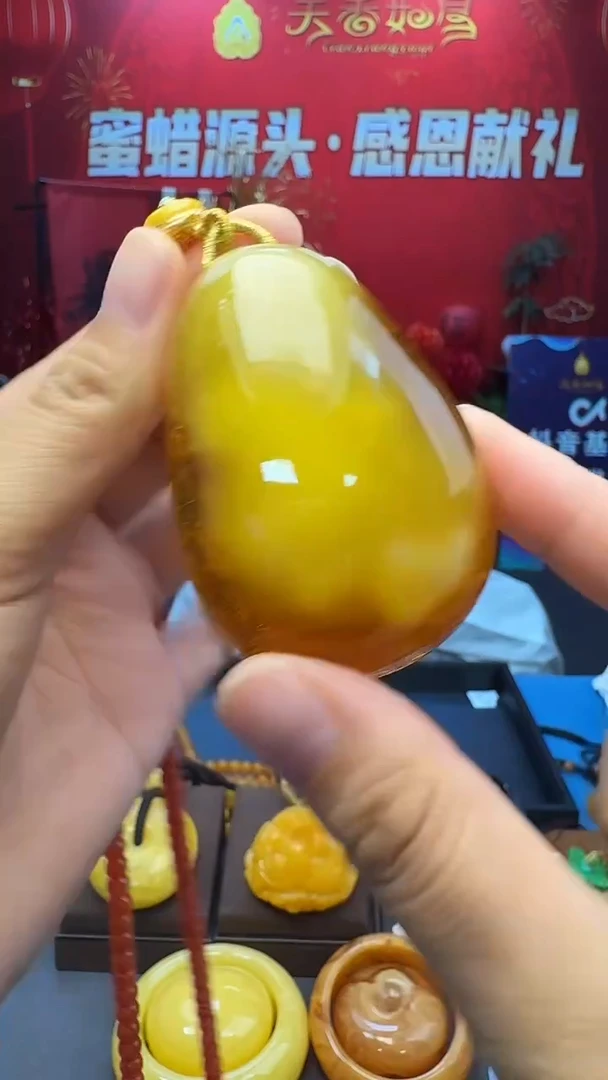 琥珀吊坠(赠链)未镶嵌天然保真蜜蜡水滴套装（送链子）