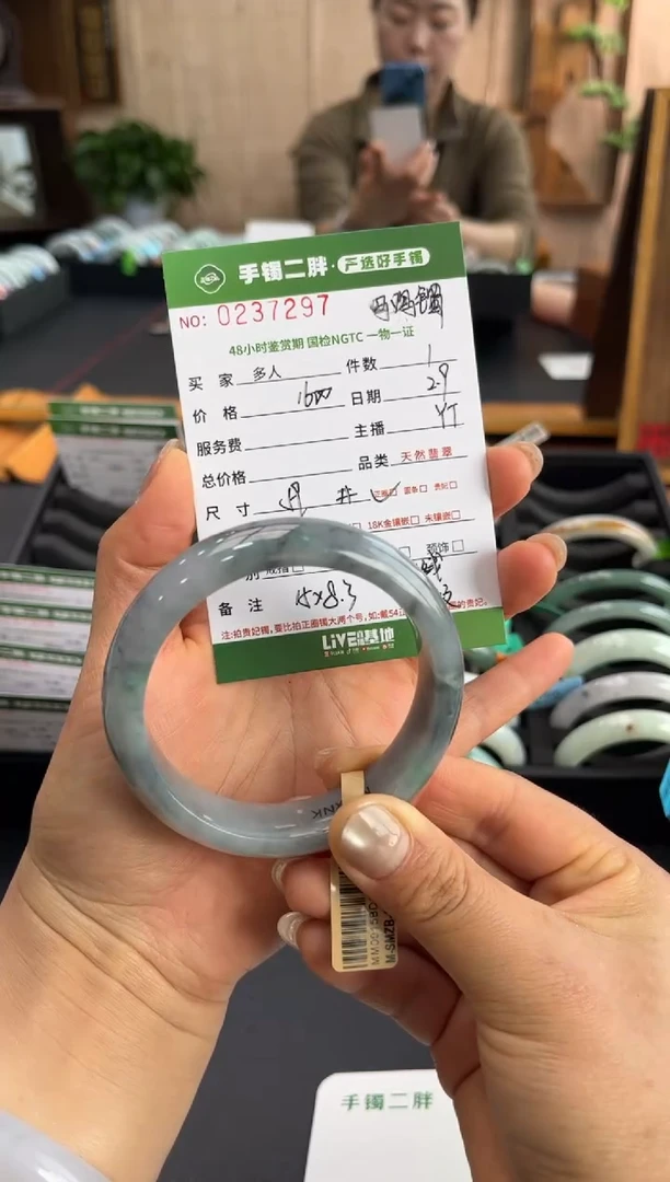 【闪购商品】翡翠手镯未镶嵌多人