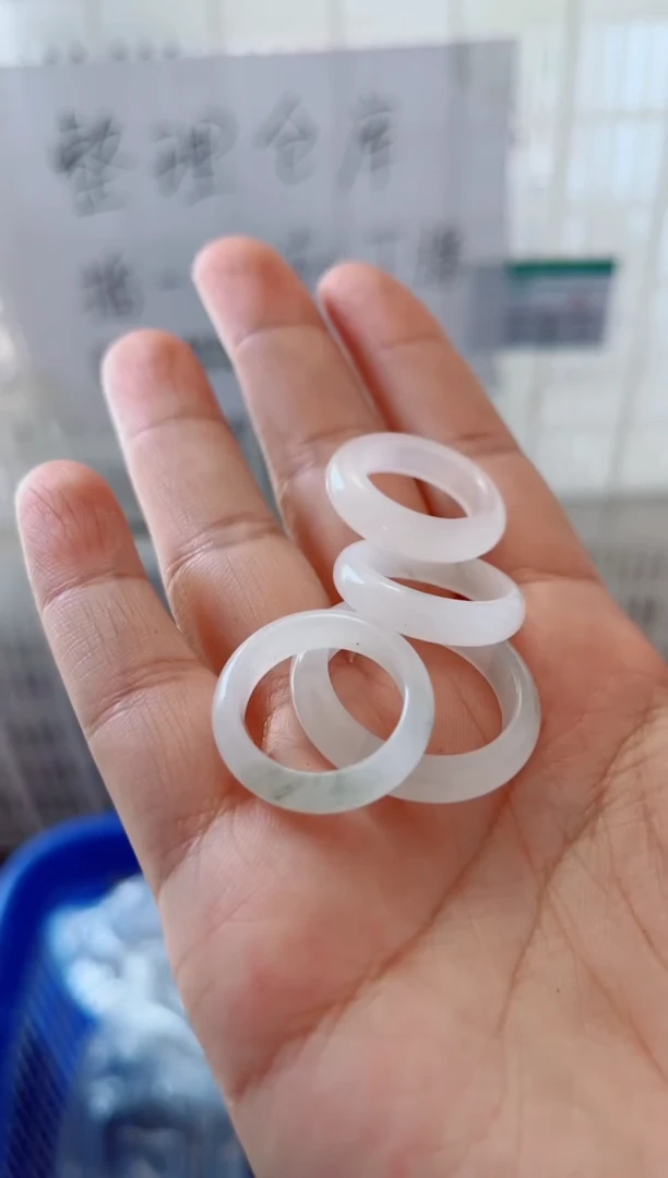 石英质玉手镯未镶嵌戒指