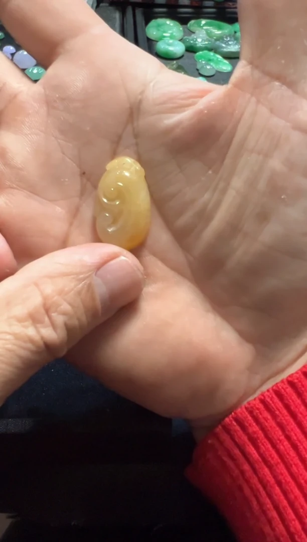 【闪购商品】翡翠挂件未镶嵌黄翡如意