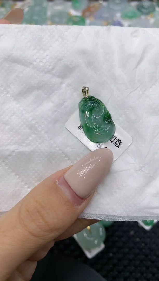 颈饰18K金镶嵌翡翠111111111111