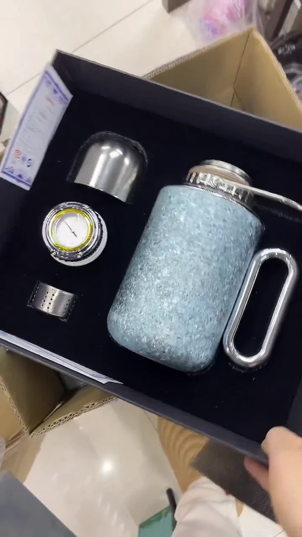 钛保温壶蓝色提手