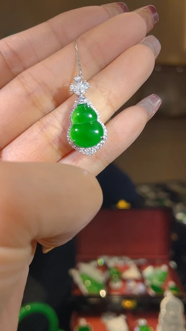 【闪购商品】翡翠吊坠(不含链)18K金镶嵌天然翡翠A货