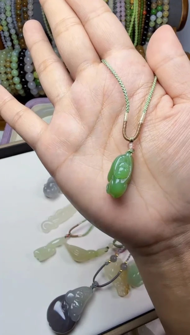 和田玉未镶嵌颈饰追****️碧玉猴子