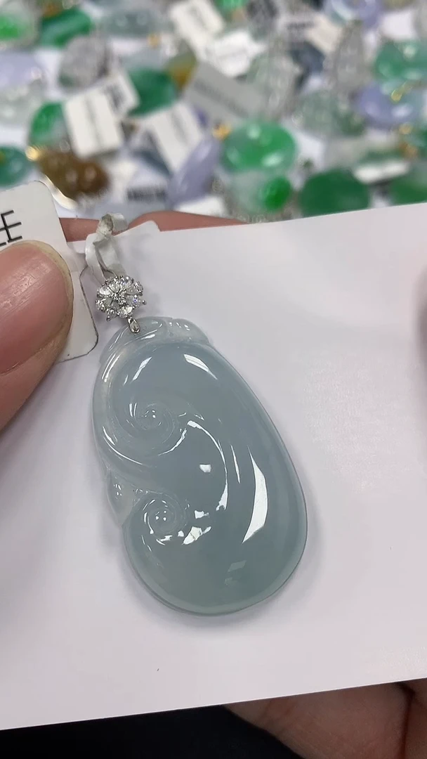 颈饰18K金镶嵌翡翠a货假一赔三支持复检百元上9元证书费自理