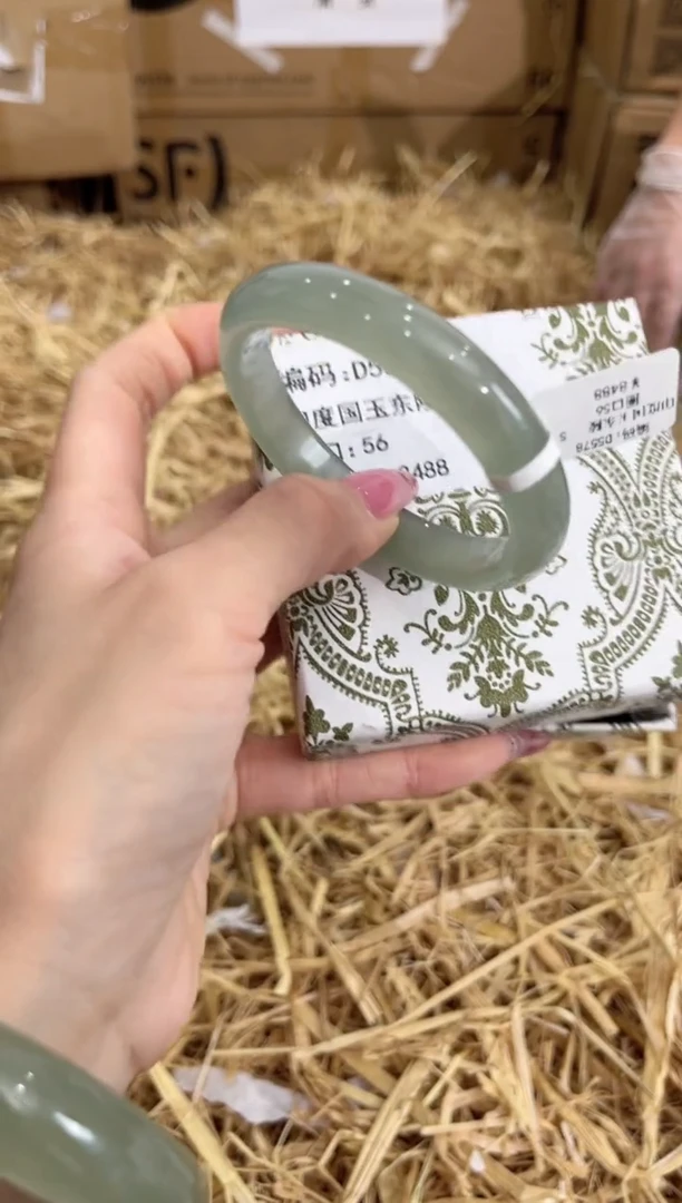 未镶嵌手镯石英质玉D5578