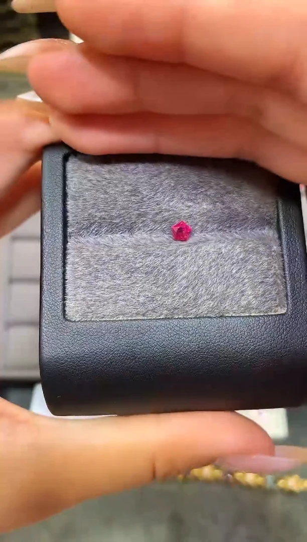 裸石尖晶石五角切 弗洛伊德玫瑰色调 0.49ct