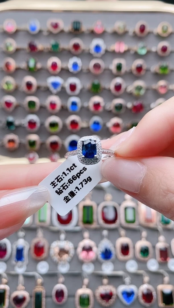 戒指蓝宝石18K金镶嵌1.1克拉