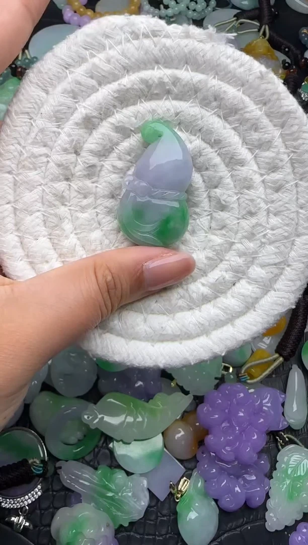 颈饰未镶嵌翡翠缅甸翡翠吊坠