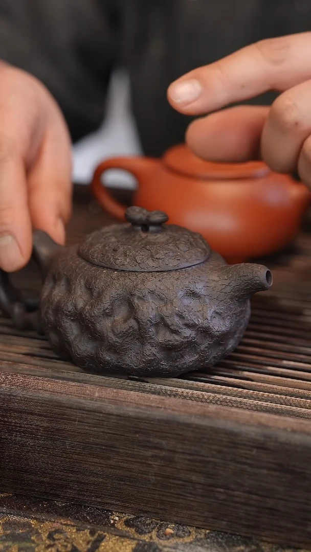 茶壶紫砂供春 黑金砂 180cc