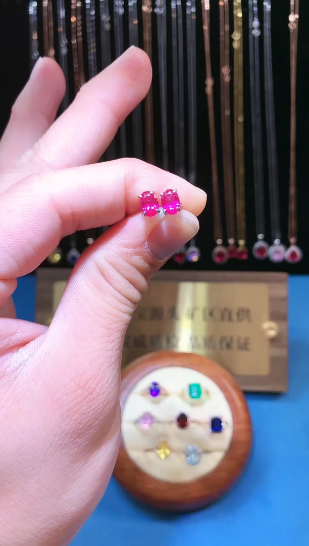 【闪购商品】红宝石耳钉银S925镶嵌111