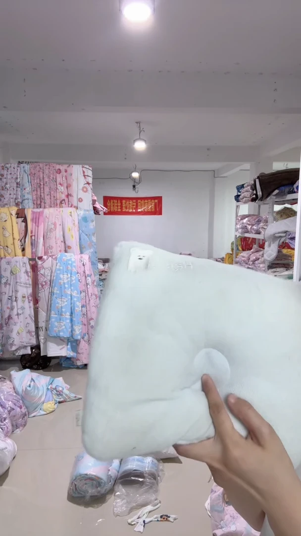 沾污小枕头白色小熊刺绣