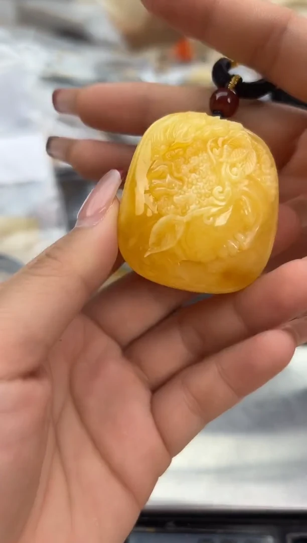 【闪购商品】琥珀裸石未镶嵌蜜蜡吊坠