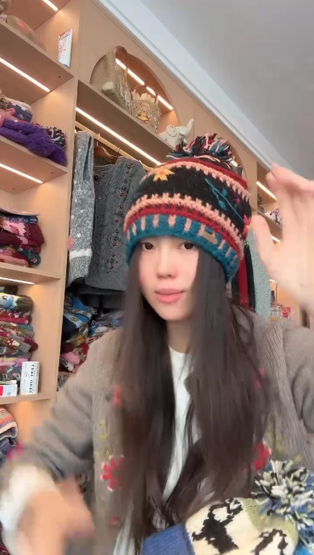 羊毛黑色星星单球帽